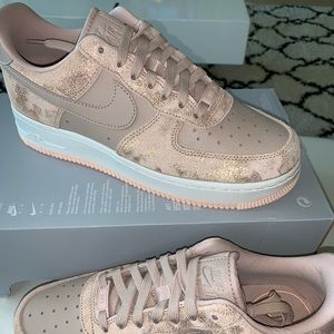 Nike AIr force 1 07 prm metallic bronze beige 8.5